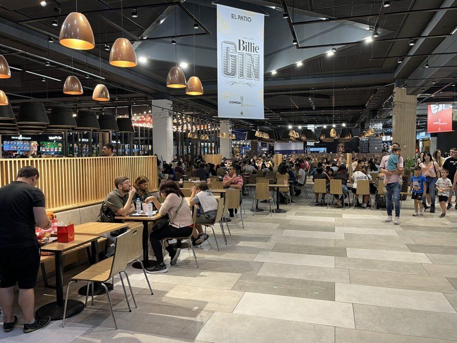 El incendio en Unicenter capturado en redes sociales.&nbsp; &nbsp;