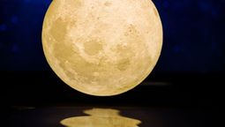 Cuándo es la Luna llena de abril y por qué se le llama Luna Rosa. Cuándo es la Luna llena de abril y por qué se le llama Luna Rosa.