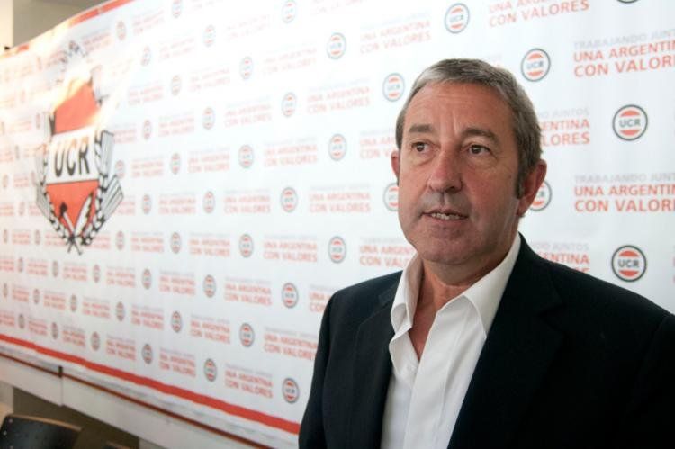 Luego de las críticas, Julio Cobos anunció que donará su jubilación.
