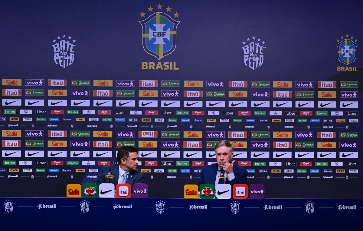 Carlo Ancelotti habló tras el Brasil-Francia y confirmó que Raphinha sintió un problema muscular durante el partido. Carlo Ancelotti habló tras el Brasil-Francia y confirmó que Raphinha sintió un problema muscular durante el partido.