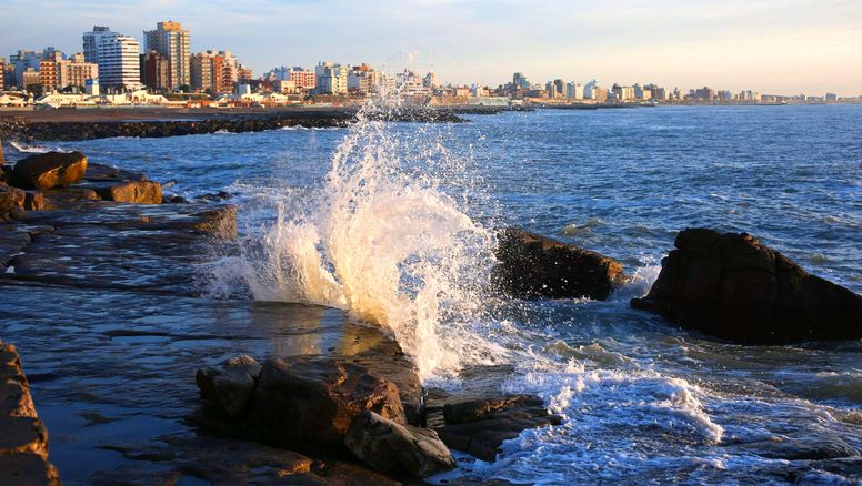 Primera vez en Argentina: Mar del Plata generará energía renovable con olas del mar