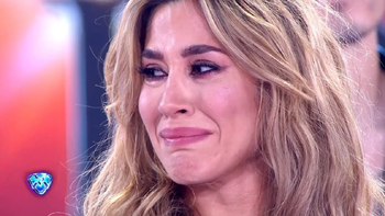 Jimena Barón se llevó una gran sorpresa al visitar la tumba de su padre. Jimena Barón se llevó una gran sorpresa al visitar la tumba de su padre.