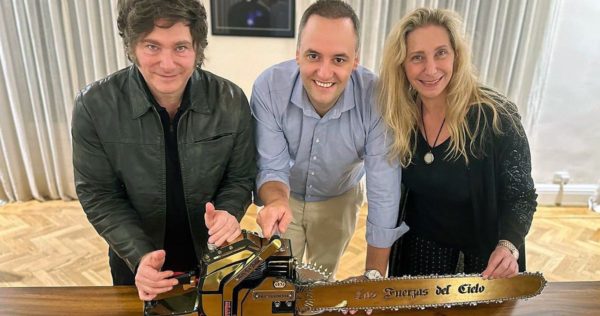 Manuel Adorni, el protegido de Karina Milei, en problemas...