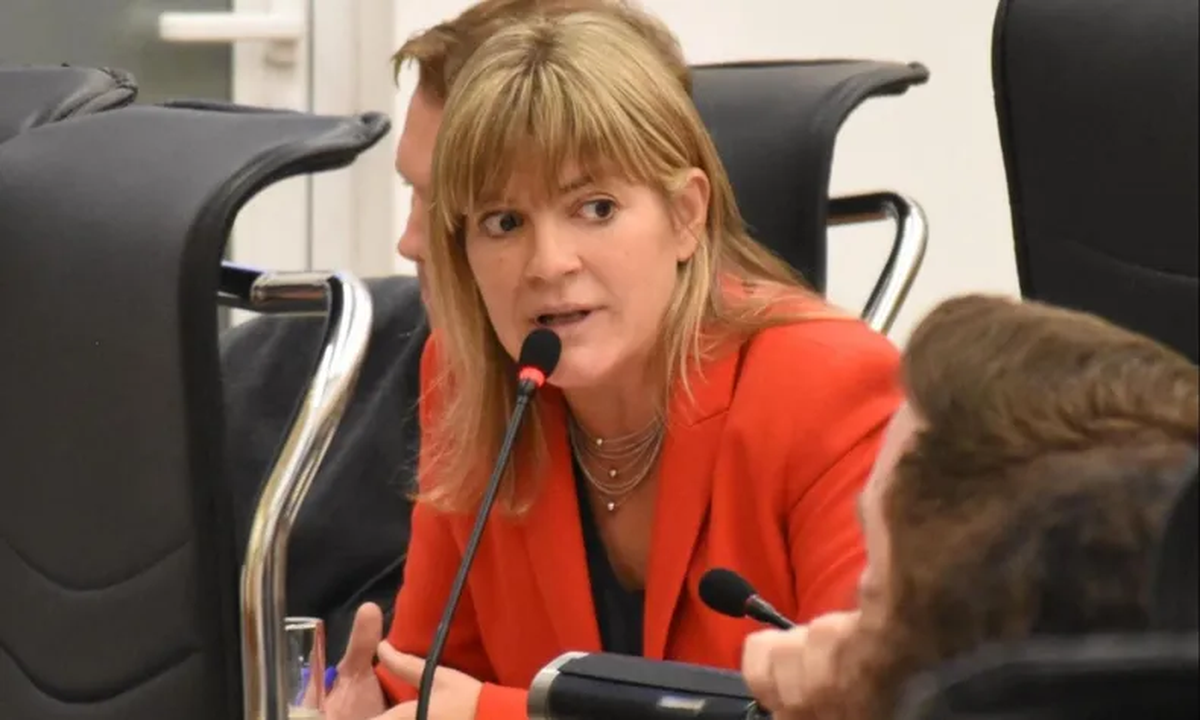 Irizar realizó un pedido formal a la Cámara Baja nacional, donde se tratará una iniciativa presentada por los legisladores socialistas, Esteban Paulón y Mónica Fein. Irizar realizó un pedido formal a la Cámara Baja nacional, donde se tratará una iniciativa presentada por los legisladores socialistas, Esteban Paulón y Mónica Fein.