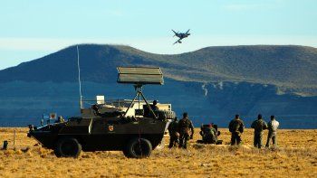 Argentina se acerca a sistemas antidrones de Israel y más armamento