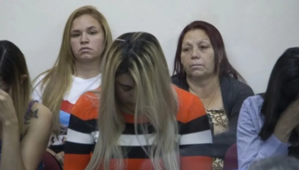Macarena y Yoana, hermanas de Macarena y Yoana, hermanas de