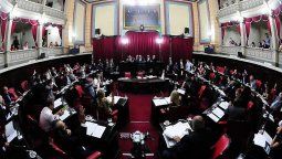 El senado bonaerense debe definir sus autoridades vacantes. El senado bonaerense debe definir sus autoridades vacantes.