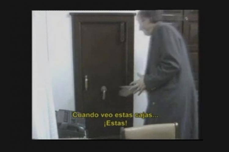 Néstor Kirchner enloquecido con la caja fuerte. (Foto: Captura de pantalla)