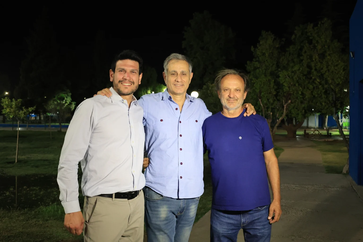 José Mansur (en el centro), presidente de Godoy Cruz José Mansur (en el centro), presidente de Godoy Cruz