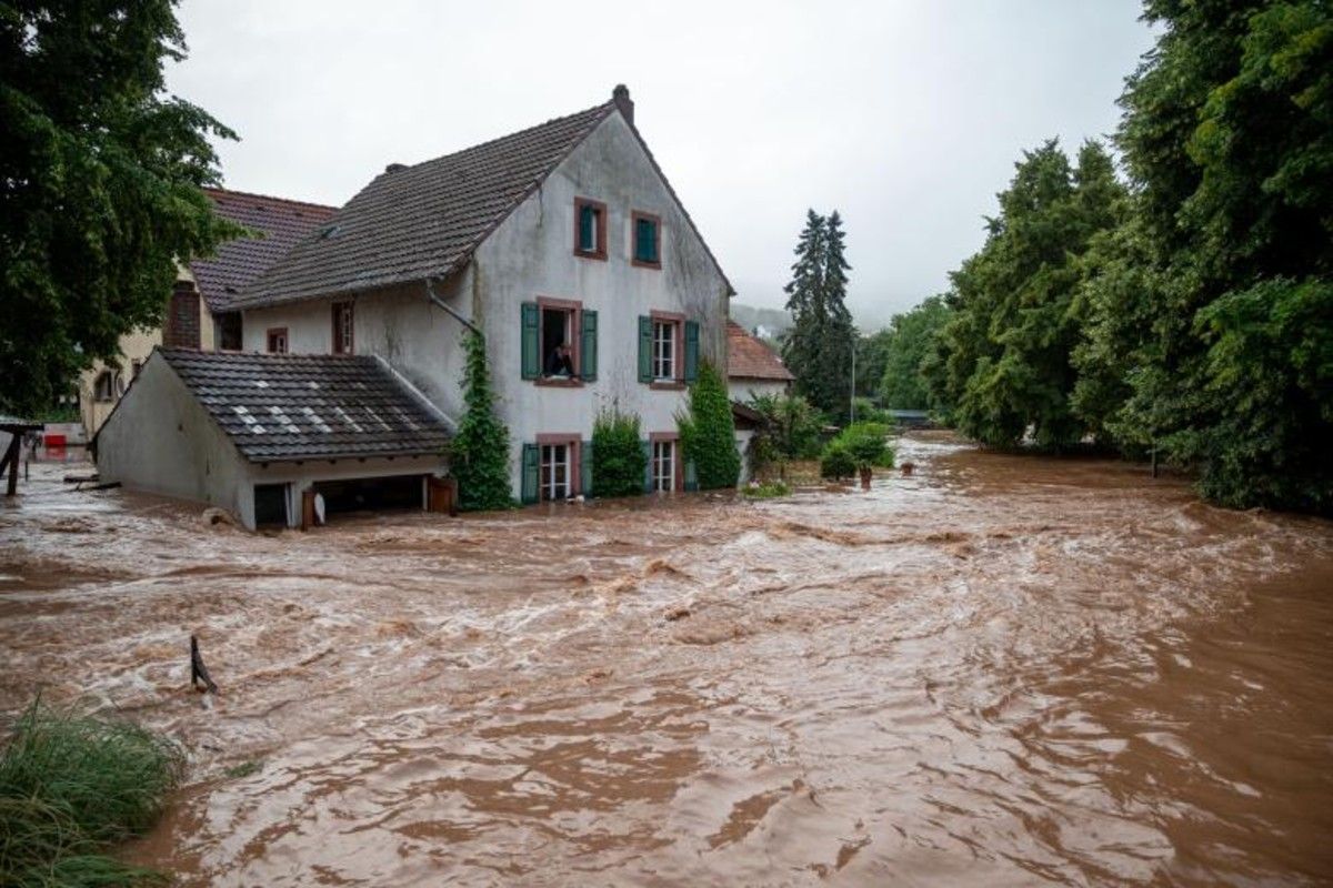 Una imagen de un dron muestra los daños causados por la crecida del río Ahr en la localidad de Schuld, en la región de Eifel, Alemania. Fuente: dpa/Christoph Reichwein