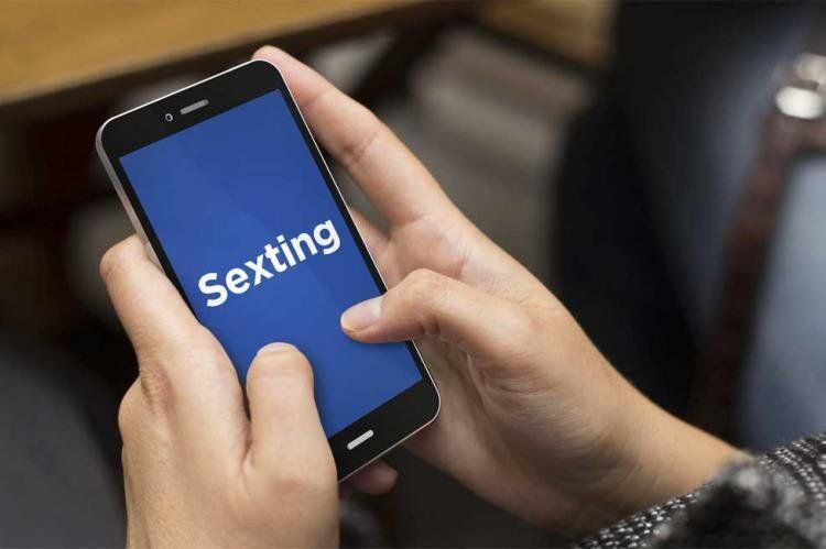sexting.jpg