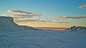 Un desierto blanco imponente en Argentina. Un desierto blanco imponente en Argentina.