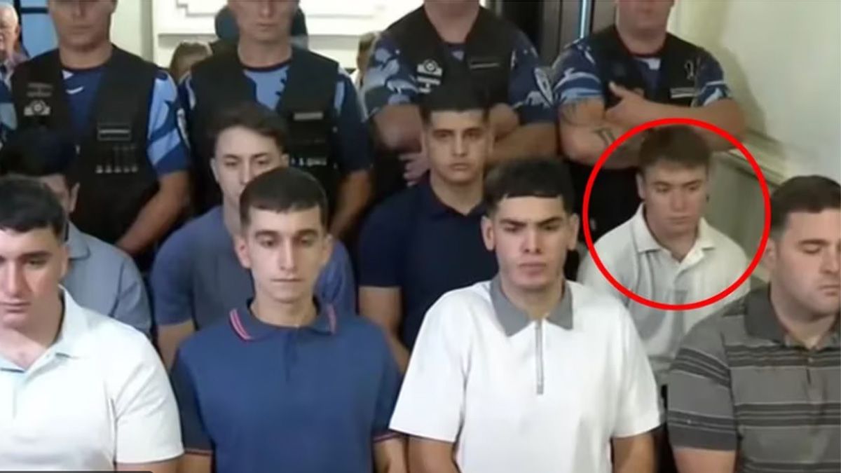 Luciano Pertossi (marcado en rojo) rompió el silencio.