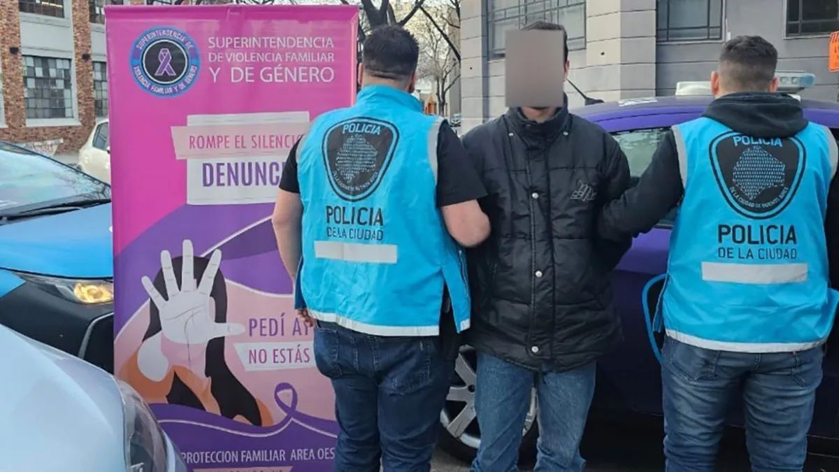 La policía rescató a una mujer que llevaba 3 semanas secuestrada por un violador y la retenía contra su voluntad.