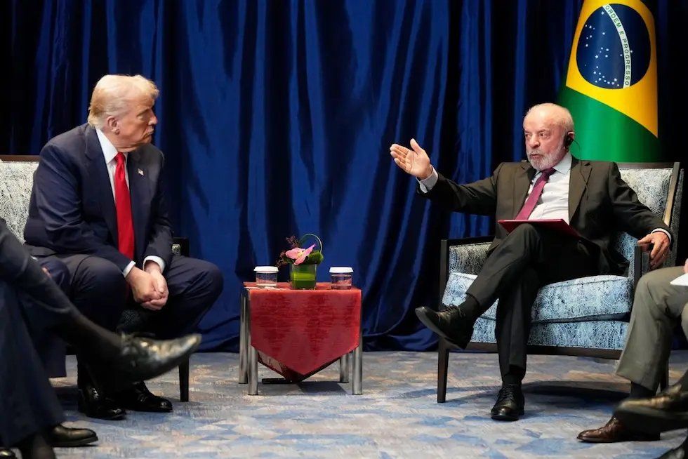 ARCHIVO - El presidente Donald Trump se reúne con el presidente de Brasil, Luiz Inácio Lula da Silva, en el marco de la Cumbre de la ASEAN en Kuala Lumpur, Malasia, el 26 de octubre de 2025. ARCHIVO - El presidente Donald Trump se reúne con el presidente de Brasil, Luiz Inácio Lula da Silva, en el marco de la Cumbre de la ASEAN en Kuala Lumpur, Malasia, el 26 de octubre de 2025.