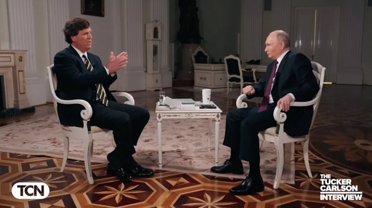 La entrevista de febrero: Tucker Carlson junto a Putin. La entrevista de febrero: Tucker Carlson junto a Putin.