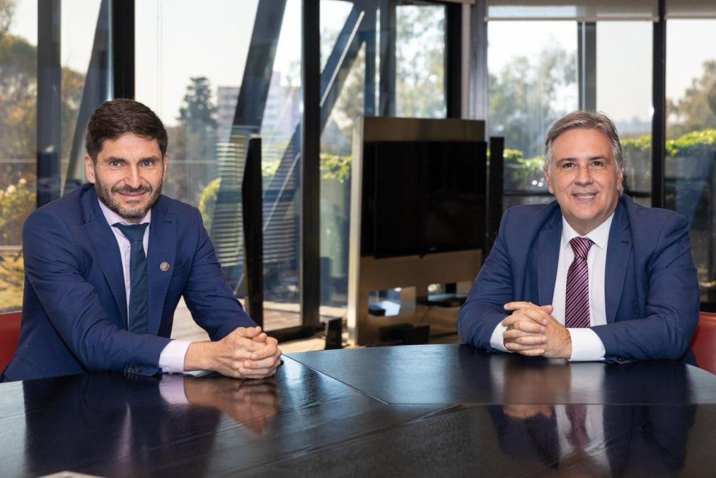 Maximiliano Pullaro y Martín Llaryora. 