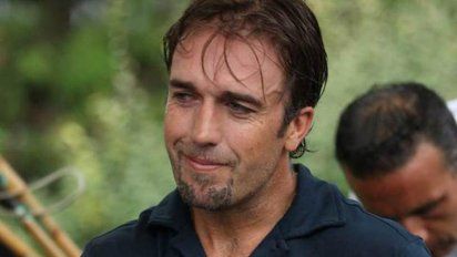 Batistuta desmintió la amputación pero busca una prótesis de tobillo