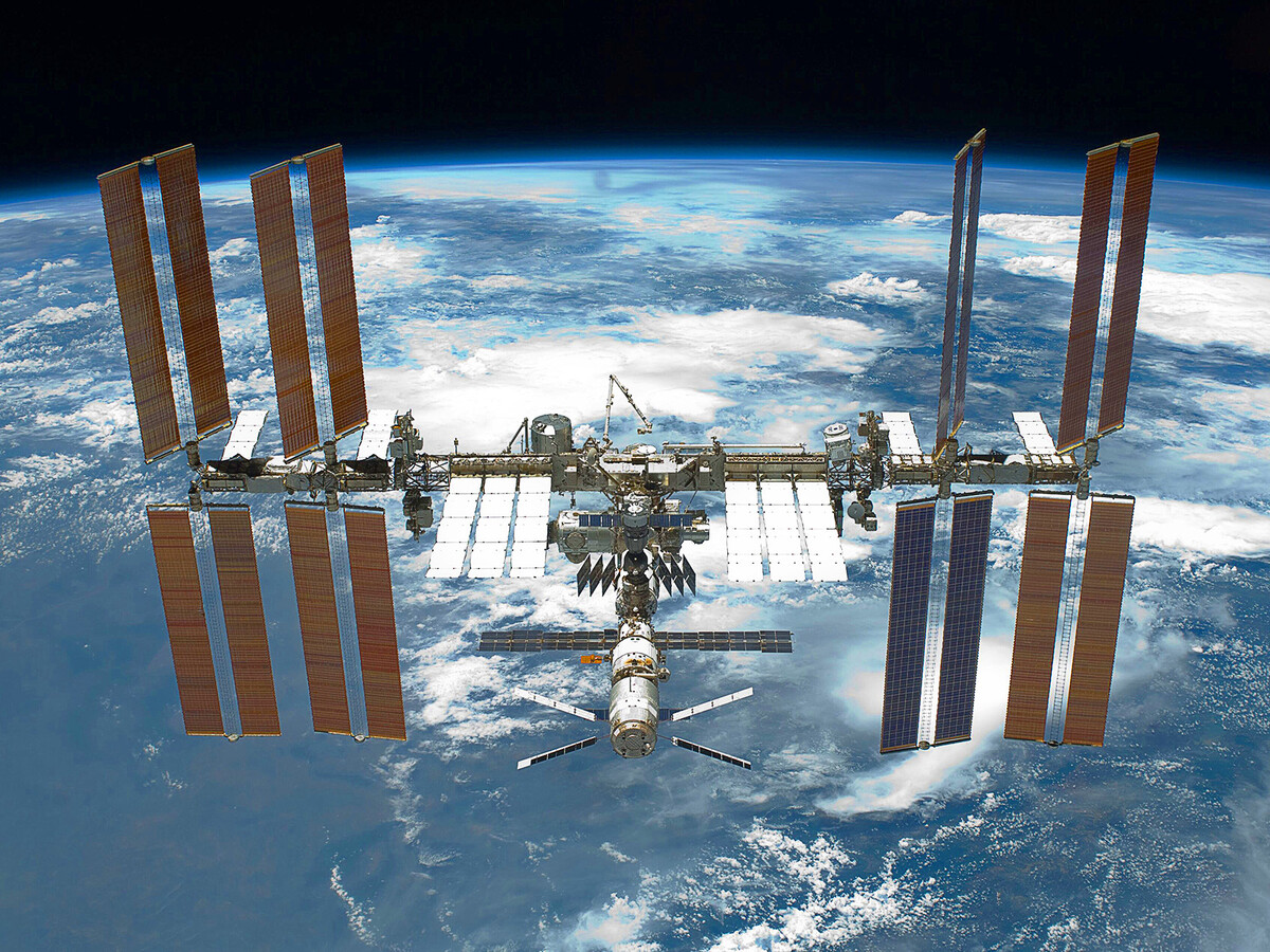 Kelly no se limitó a jugar. Afirmó que Kerbal Space Program es una herramienta que la NASA "podría usar para entrenar a futuros controladores de vuelo y astronautas en mecánica orbital." Una declaración de peso, hecha por alguien que vivió esa ciencia en primera persona a 400 kilómetros de altitud. Kelly no se limitó a jugar. Afirmó que Kerbal Space Program es una herramienta que la NASA "podría usar para entrenar a futuros controladores de vuelo y astronautas en mecánica orbital." Una declaración de peso, hecha por alguien que vivió esa ciencia en primera persona a 400 kilómetros de altitud.