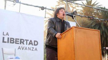 Milei tiene un conflicto en Córdoba por el uso de su imagen en campaña. Milei tiene un conflicto en Córdoba por el uso de su imagen en campaña.