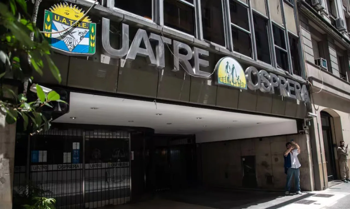 La justicia convocó a indagatoria a seis personas, incluyendo a Julio Cordero y Pablo Ansaloni, ante las pruebas que sugieren el uso de influencias para remover a las autoridades de UATRE.&nbsp; &nbsp;