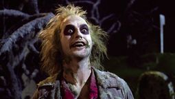 A pesar de que las dos películas se llaman Beetlejuice, el personaje de Michael Keaton sale menos de 20 minutos. Uno de los guionistas explica por qué.