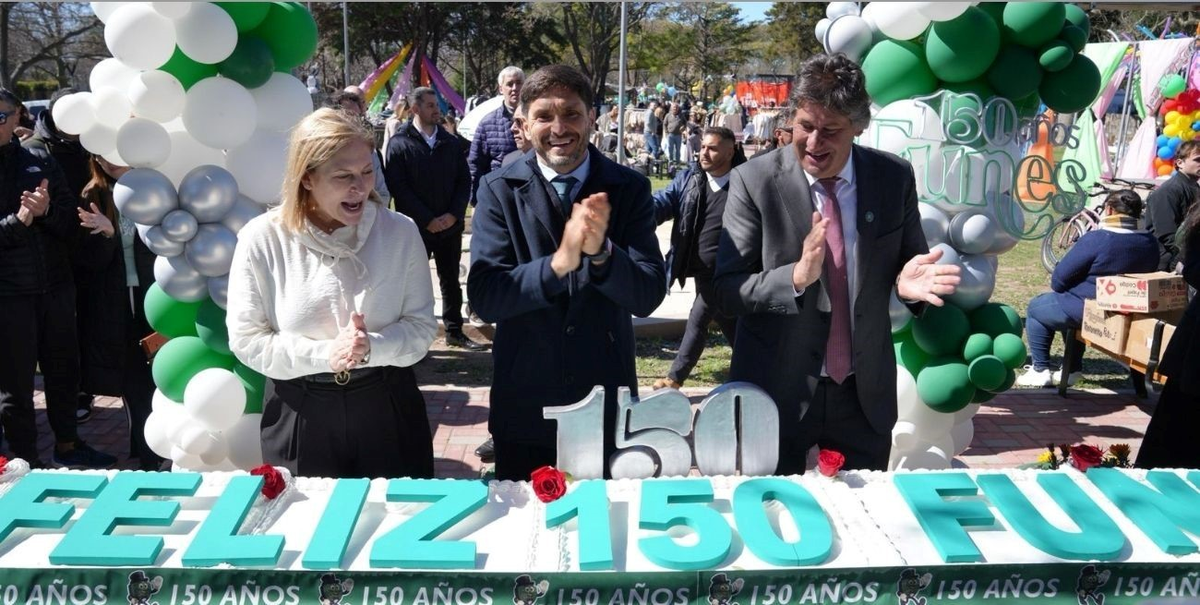 Pullaro y Scaglia junto al dirigente peronista, Roly Santacroce. Pullaro y Scaglia junto al dirigente peronista, Roly Santacroce. 