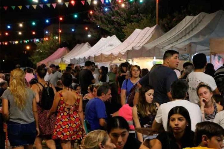 A propósito de estos temas: Roque Pérez anuncia otro aniversario de su Mercado Bien Auténtico, cita obligada que festeja el 17/05... virtual.