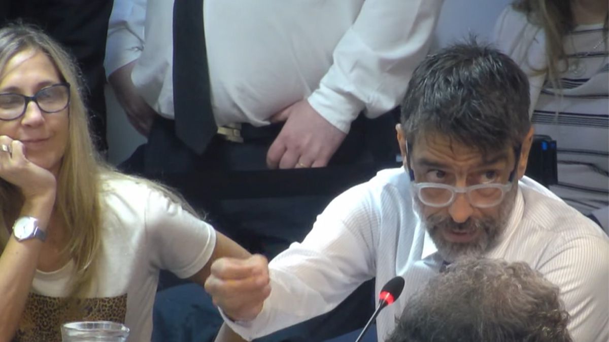 Tailhade mantuvo varios cruces con la oposición en la Comisión.