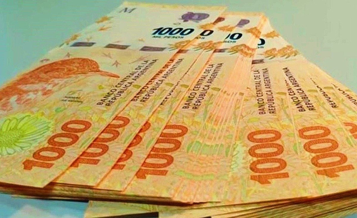 Omar Perotti anunció que Maximiliano Pullaro podrá pagar el aguinaldo diciembre 2023 cuando asuma como gobernador de la provincia de Santa Fe. Omar Perotti anunció que Maximiliano Pullaro podrá pagar el aguinaldo diciembre 2023 cuando asuma como gobernador de la provincia de Santa Fe.