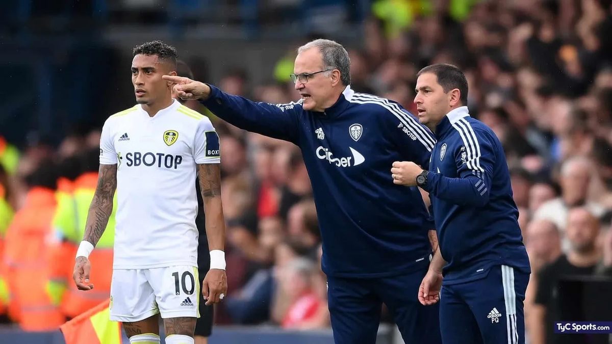 Raphinha jugó dos temporadas en la Premier League bajo las órdenes de Marcelo Bielsa. Raphinha jugó dos temporadas en la Premier League bajo las órdenes de Marcelo Bielsa.