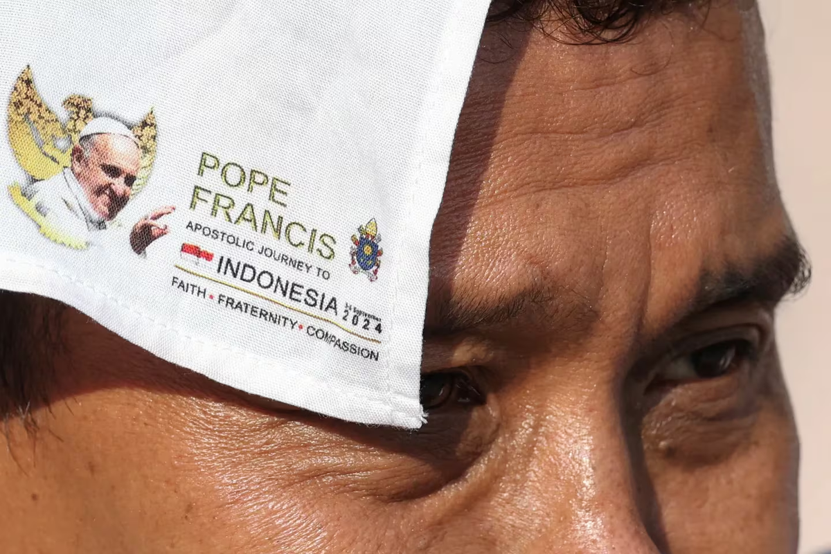 El Papa dio inicio a la gira más larga de su papado en una gran misa multitudinaria en Yakarta. El Papa dio inicio a la gira más larga de su papado en una gran misa multitudinaria en Yakarta.