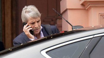 Luis Caputo y la misión del verano: Juntar los dólares para el vencimiento del 9/1