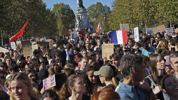 Violencia estudiantil en Francia protestas que suman centenas de heridos y un reguero de sangre