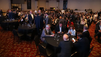 Rolando Figueroa reclamó mayor inversión en infraestructura a las operadoras de Vaca Muerta y cargó con todo contra las empresas de servicios. Rolando Figueroa reclamó mayor inversión en infraestructura a las operadoras de Vaca Muerta y cargó con todo contra las empresas de servicios.