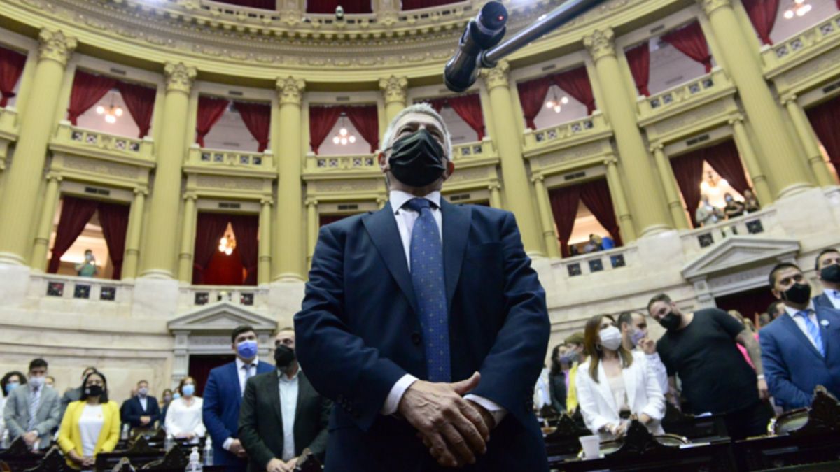 Jura de Gustavo L&oacute;pez (Foto Twitter: @DiputadosAR).