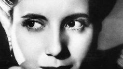 altText(Eva Duarte y los paracaidistas)}