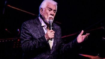 Un artista razo: Raúl Lavié contó cuál es su secreto para seguir en los escenarios tras cumplir 88 años. Un artista razo: Raúl Lavié contó cuál es su secreto para seguir en los escenarios tras cumplir 88 años.