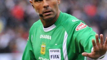El ex árbitro que se postula a presidente de River. El ex árbitro que se postula a presidente de River.