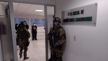 Se están realizando allanamientos en la sede de la obra social de Camioneros en Rosario. Se están realizando allanamientos en la sede de la obra social de Camioneros en Rosario.