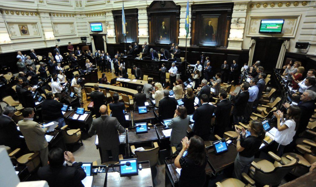 Diputados bonaerenses, sin el FpV, le dieron el instrumento legal a María Eugenia Vidal para avanzar en cambios en la Provincia que tan mal gestionó Daniel Scioli (y José Ottavis también fue responsable del desastre).