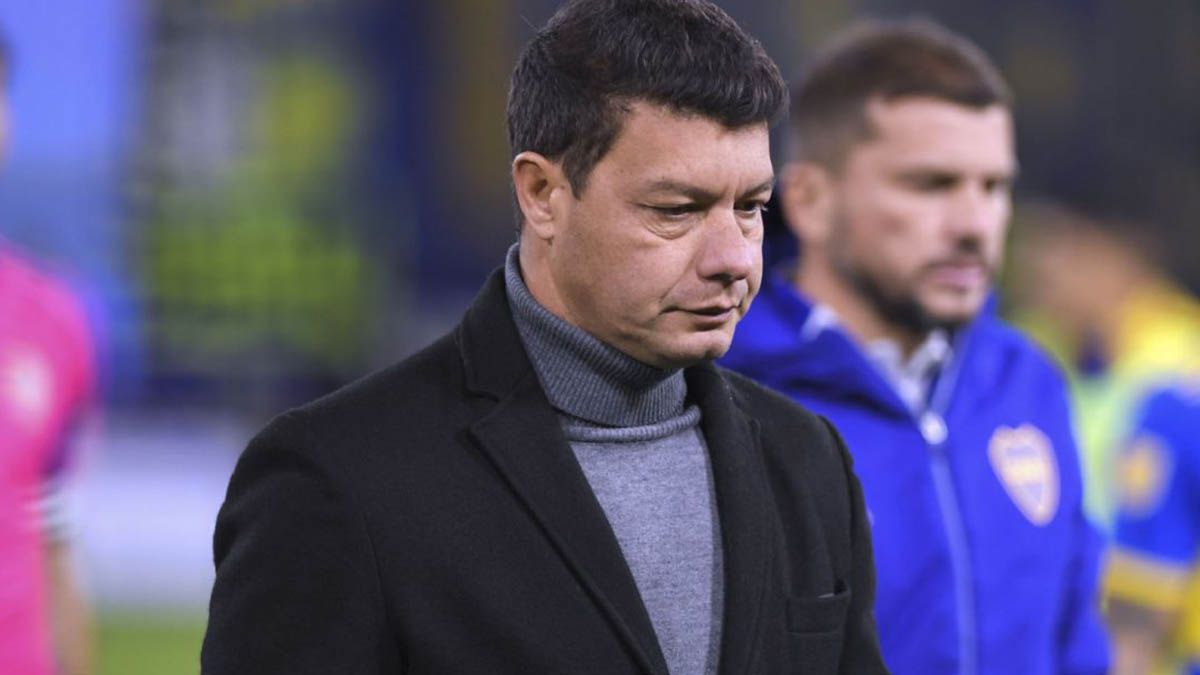 Boca es uno de los extraños cosas que existen de ganar partidos, jugar mal y ser puntero a tres fechas del final. Qué DT era el mejor, ¿Battaglia o Ibarra?.