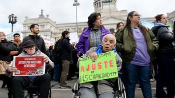 Manifestación frente al Congreso por la Ley de Emergencia en Discapacidad. Manifestación frente al Congreso por la Ley de Emergencia en Discapacidad.