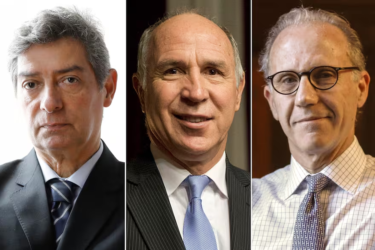 Ricardo Lorenzetti entre Rosenkrantz y Rosatti, los 3 jueces que quedaron en la Corte. Ricardo Lorenzetti entre Rosenkrantz y Rosatti, los 3 jueces que quedaron en la Corte.