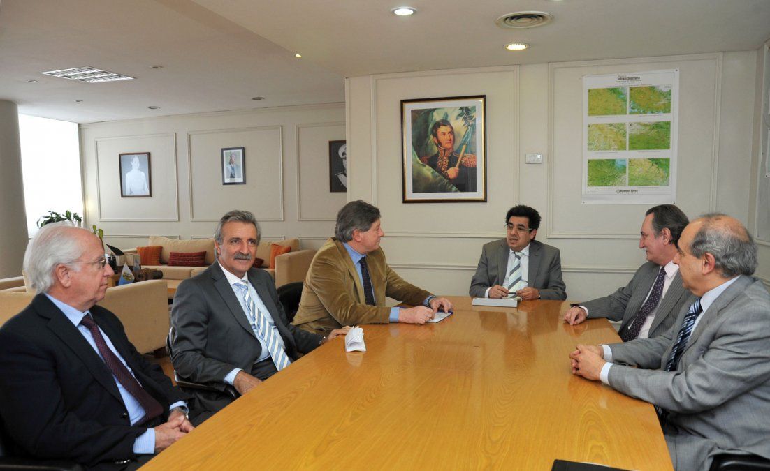 Alejandro Arlía y los directivos de la Cámara de la Construcción.