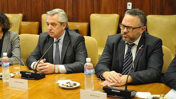 Alberto Fernández y Matías Kulfas y una prórroga con polémica. Alberto Fernández y Matías Kulfas y una prórroga con polémica.