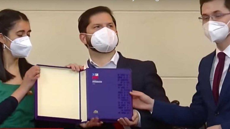 Chile: Constituyente entrega propuesta de nueva Constitución