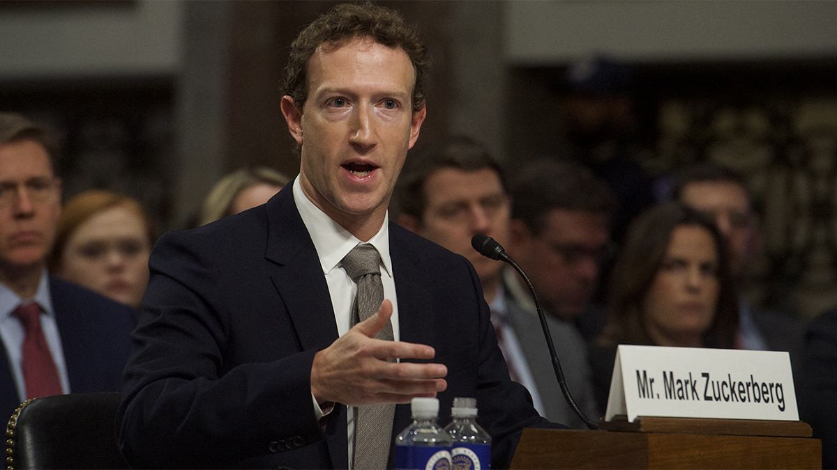 Mark Zuckerberg fue acusado de facturar dos de cada tres euros invertidos en paid social para sus redes sociales y de presunta adicción de los menores. Mark Zuckerberg fue acusado de facturar dos de cada tres euros invertidos en paid social para sus redes sociales y de presunta adicción de los menores.