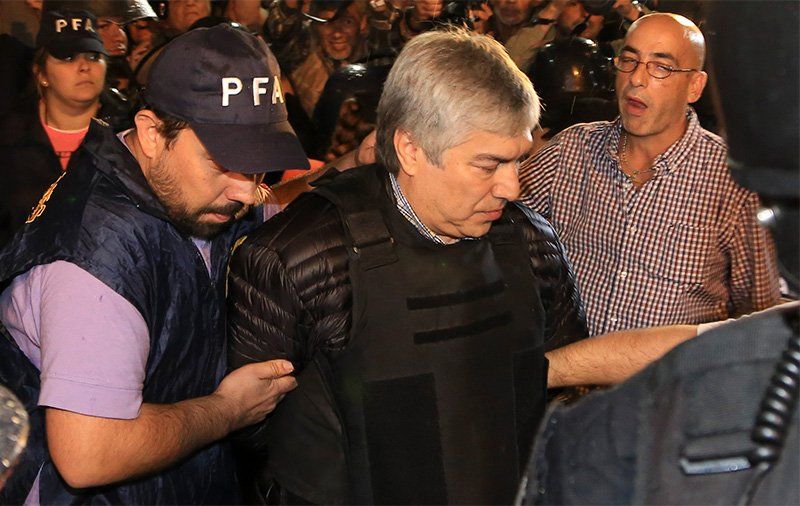 La defensa de Lazaro Báez volvió a pedir la prisión domiciliaria y argumenta, entre otras cosas, que el empresario está deprimido.