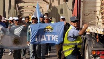 desacuerdo paritario: uatre corto rutas en rio negro y neuquen desacuerdo paritario: uatre corto rutas en rio negro y neuquen